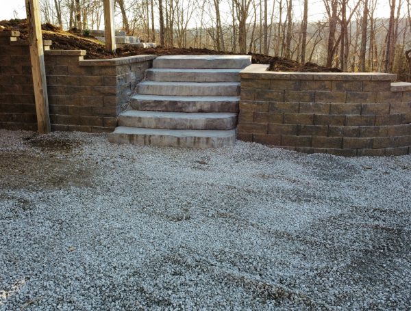 Rutherford Blend patio with chocolate and tan retaining wall.